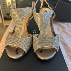 WOMEN'S ALEX MARIE SIZE 10 SILVER SPARKLY PEEP TOE HEELS PUMPS SHOES